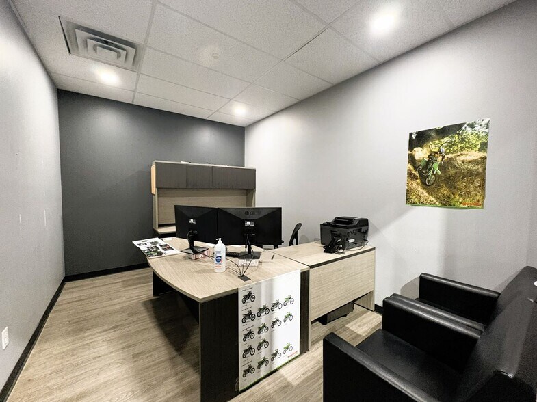 1646 Bath Rd, Kingston, ON à vendre - Photo du bâtiment - Image 3 de 3