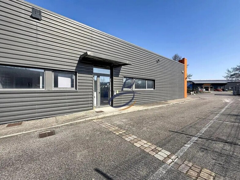 Flex in Bourgoin-Jallieu for lease - Building Photo - Image 3 of 12