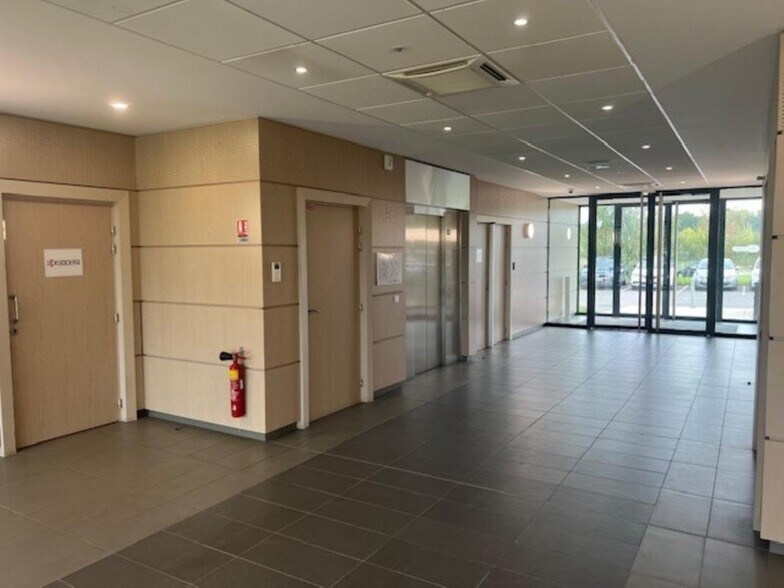 Bureau dans Saint-Aubin à louer - Hall d’entrée - Image 3 de 10