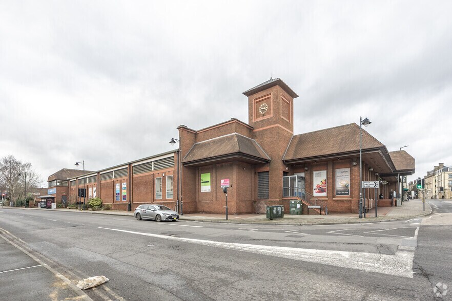 30-32 High St, Swindon à vendre - Photo du bâtiment - Image 3 de 3