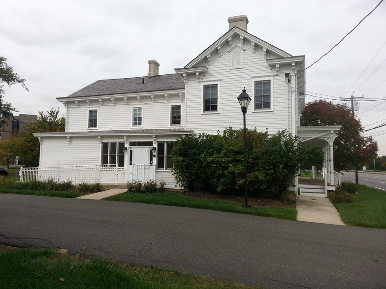 292 Prospect Plains Rd, Cranbury, NJ à louer - Photo du bâtiment - Image 2 de 6