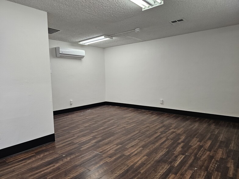 7412-7426 S Central Ave, Los Angeles, CA for lease - Interior Photo - Image 2 of 11