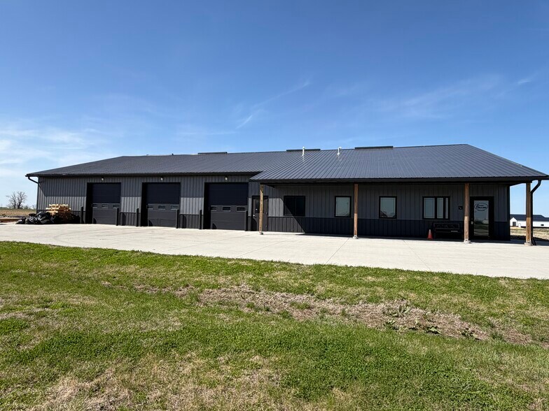 501 Prosperity Way, North Sioux City, SD à vendre - Photo du bâtiment - Image 3 de 27
