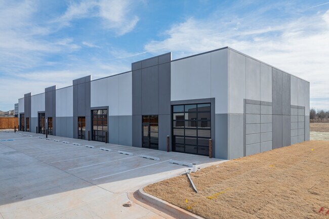 Plus de détails pour 15924 Ironstone Dr, Edmond, OK - Industriel à louer