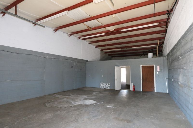 1810 E Poinsett St, Greer, SC for lease - Interior Photo - Image 2 of 9