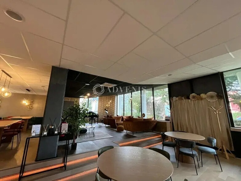 Office in Vélizy-Villacoublay for lease - Interior Photo - Image 3 of 9