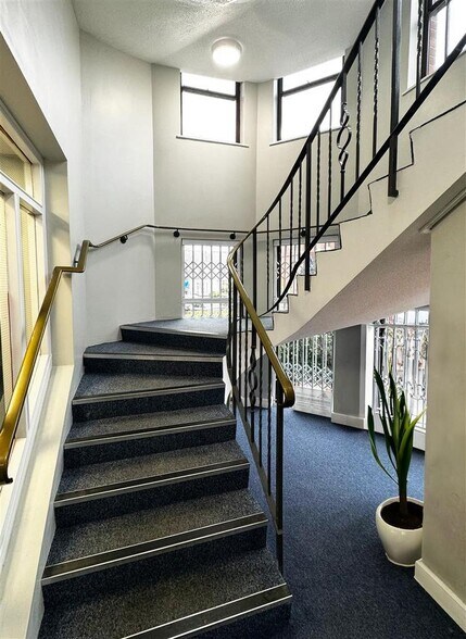 1A-1B Greenfield Cres, Birmingham à louer - Photo du bâtiment - Image 3 de 25