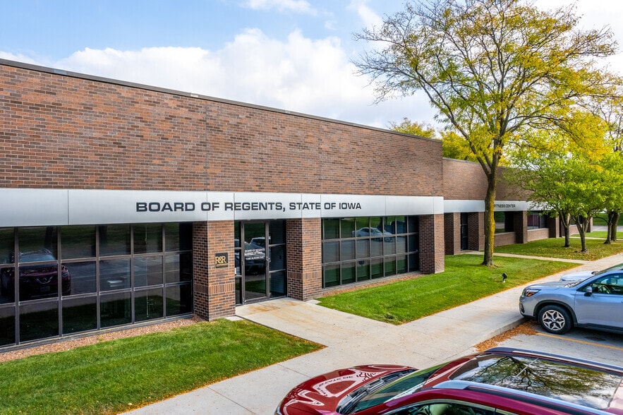 11200-11274 Aurora Ave, Urbandale, IA for lease - Building Photo - Image 3 of 6