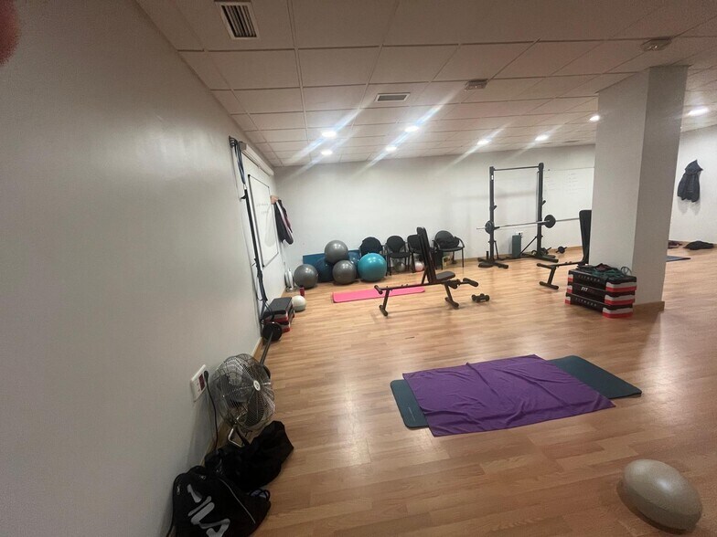 Commerce de détail dans Cáceres, Cáceres à vendre - Photo du bâtiment - Image 2 de 29