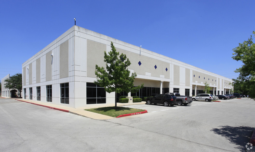 2914 Montopolis Dr, Austin, TX for lease - Building Photo - Image 1 of 2