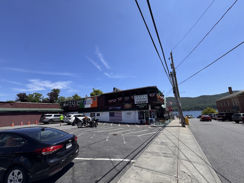 Established Restaurant and Tavern portfolio of 2 properties for sale on LoopNet.ca - Building Photo - Image 2 of 15