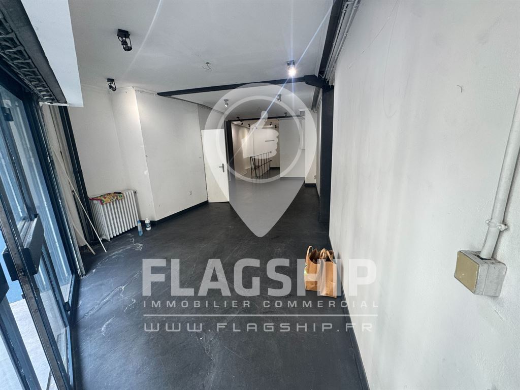 Retail in Paris for lease Interior Photo- Image 1 of 10