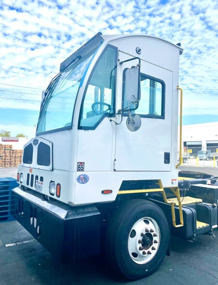 1111 W Artesia Blvd, Compton, CA à louer - Photo du bâtiment - Image 2 de 5