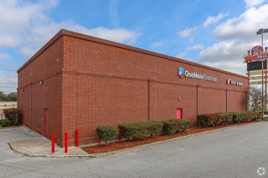 4810 East Fwy, Baytown, TX for lease - Building Photo - Image 3 of 6