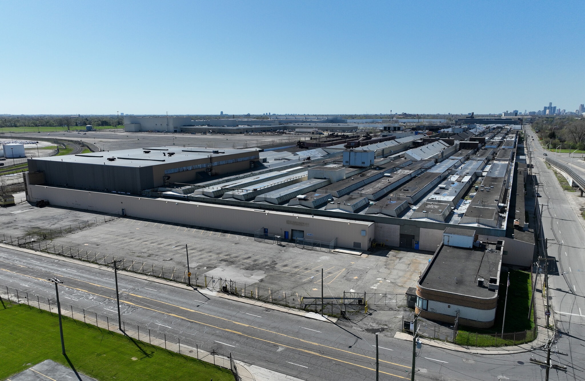 6334 Lynch Rd, Detroit, MI for lease Building Photo- Image 1 of 2