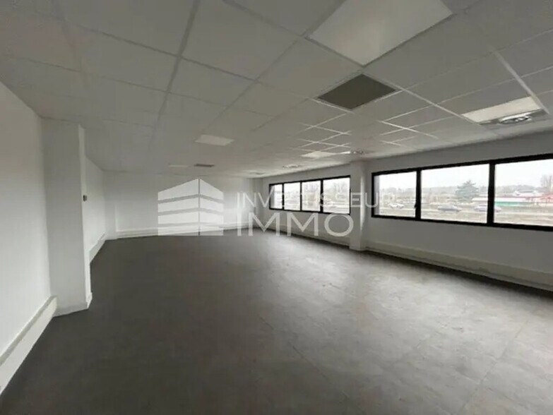 Flex dans Bobigny à louer - Photo du bâtiment - Image 3 de 6