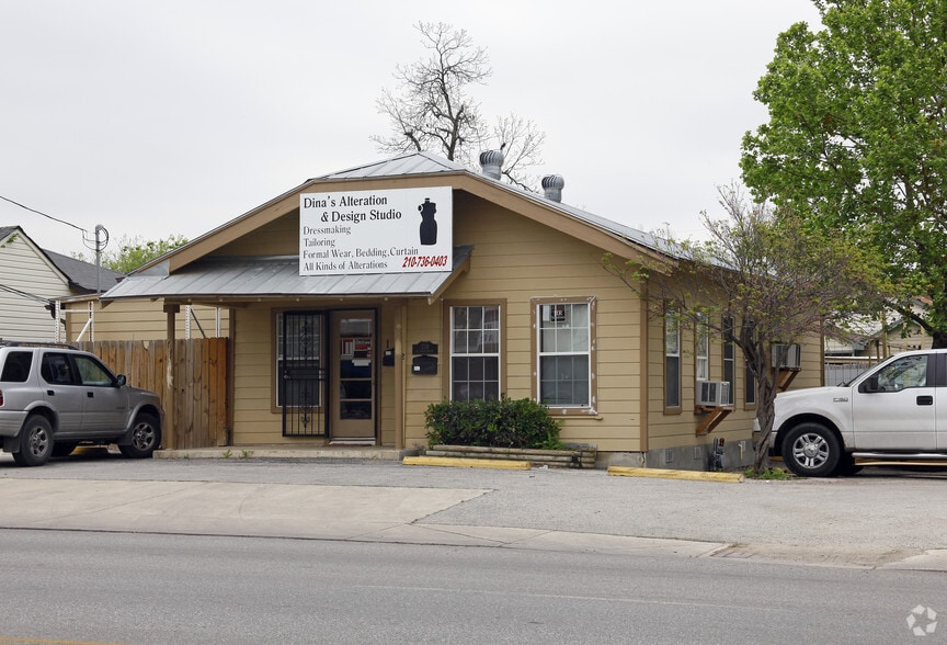 738 W Hildebrand Ave, San Antonio, TX à louer - Photo du bâtiment - Image 3 de 12