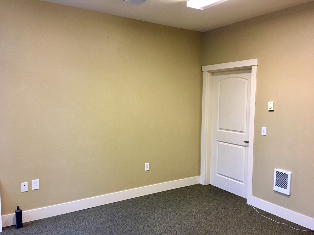 4706 Pacific Ave SE, Lacey, WA 98503 - Unit B -  - Interior Photo - Image 2 of 8