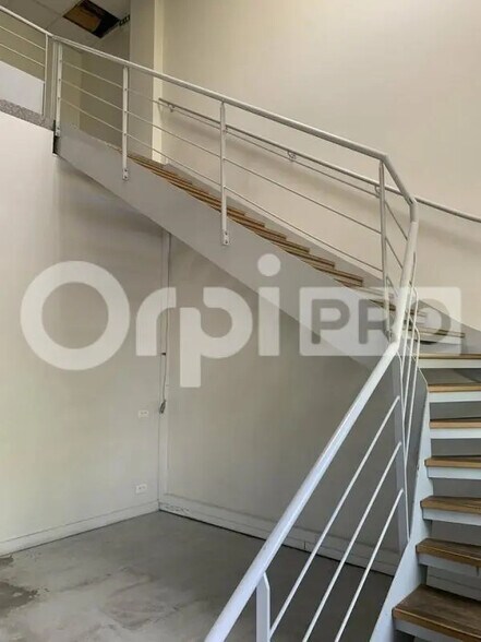 Flex in Mérignac for lease - Interior Photo - Image 3 of 10