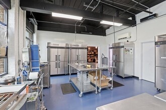 6 Chestnut St, Amesbury, MA for lease Interior Photo- Image 2 of 16