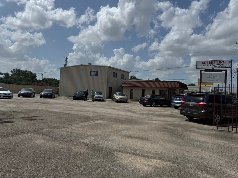 6825 N Shepherd Dr, Houston, TX à louer - Photo du bâtiment - Image 2 de 20