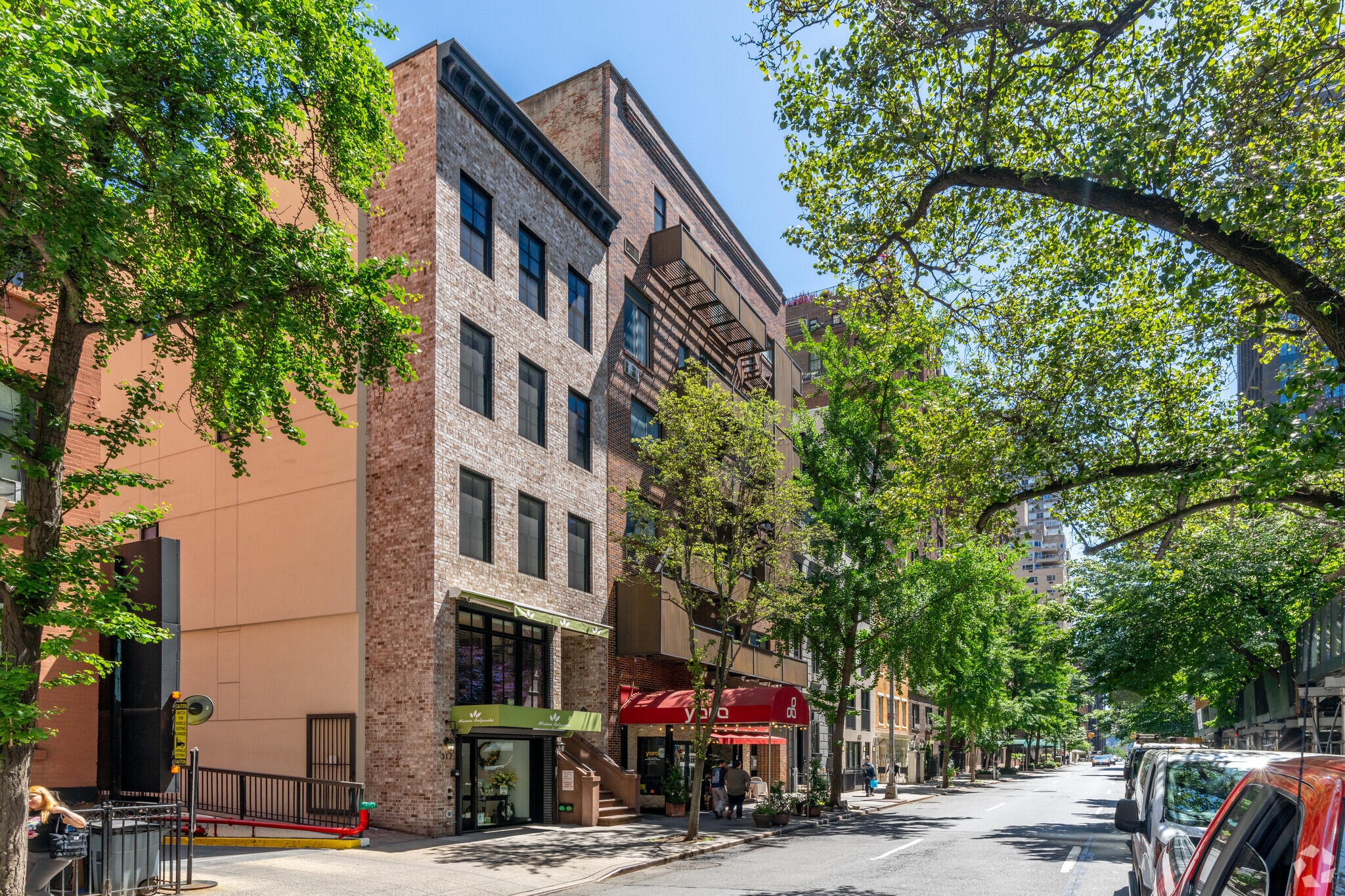 319 E 53rd St, New York, NY for lease Primary Photo- Image 1 of 6