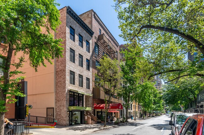 Plus de détails pour 319 E 53rd St, New York, NY - Commerce de détail à louer