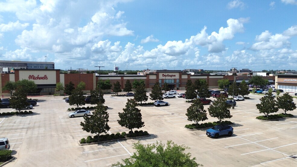 13517 University Blvd, Sugar Land, TX à louer - Photo du bâtiment - Image 3 de 20