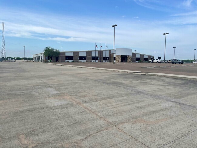 Plus de détails pour 2336 US-183, Cuero, TX - Industriel à vendre