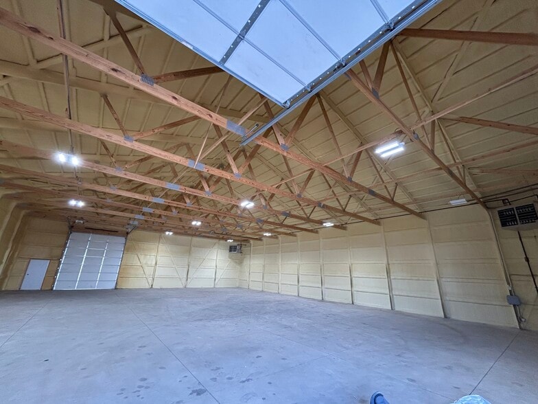 1988 Eldridge Ave, Twin Falls, ID for lease - Interior Photo - Image 2 of 8