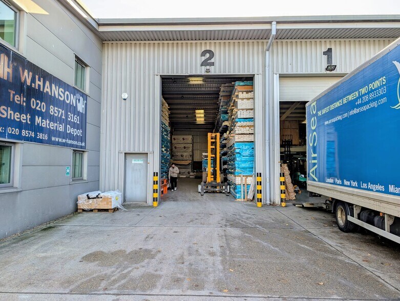 Northolt Trading Estate, Northolt à louer - Photo du bâtiment - Image 2 de 2
