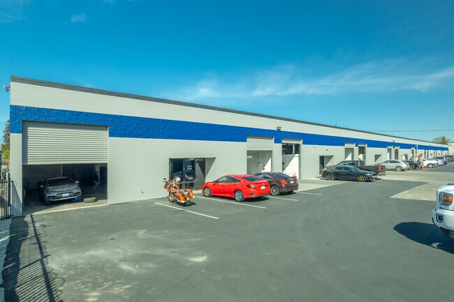 Plus de détails pour 9701 Dino Dr, Elk Grove, CA - Local d'activités, Industriel à louer