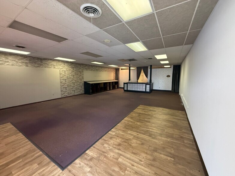 6355 E Kellogg Dr, Wichita, KS à louer - Photo du bâtiment - Image 2 de 5