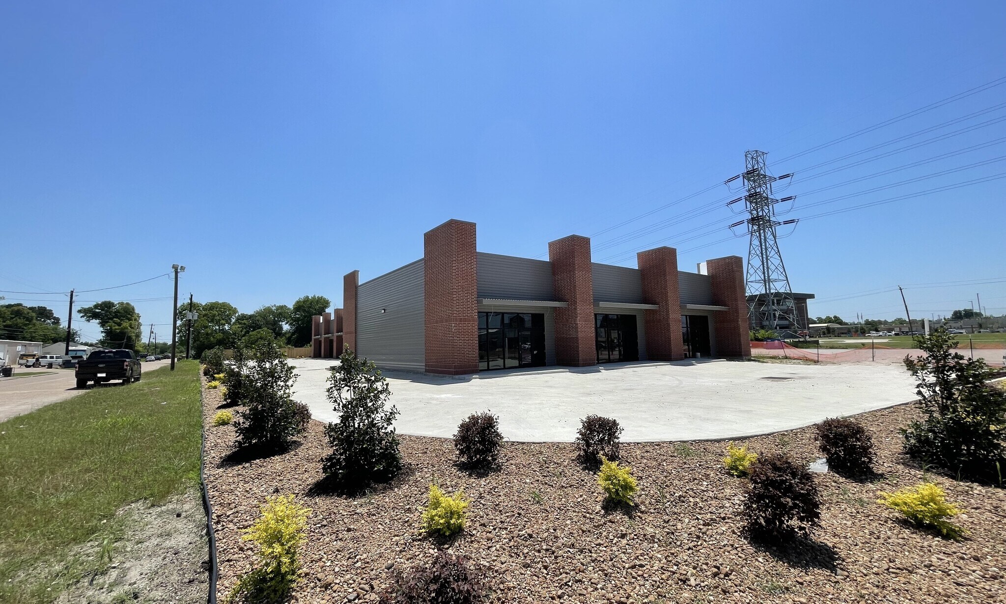 3320 N Main St, Baytown, TX for lease Building Photo- Image 1 of 11