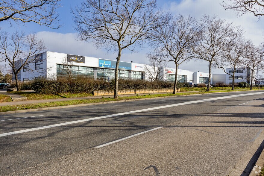 Rue Elisée Reclus, Décines-Charpieu à louer - Photo principale - Image 1 de 3