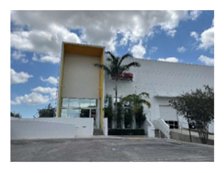 1551 SE 36th Ave, Homestead, FL à louer - Photo du bâtiment - Image 3 de 14