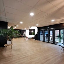 Flex in Montigny-le-Bretonneux for lease Interior Photo- Image 2 of 6