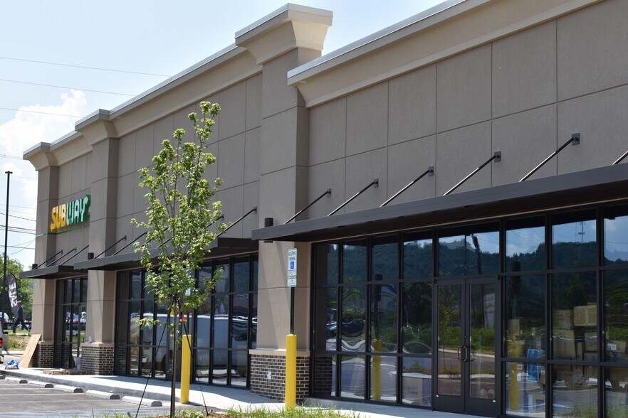 7635 Lee Hwy, Chattanooga, TN à louer - Photo du bâtiment - Image 2 de 30