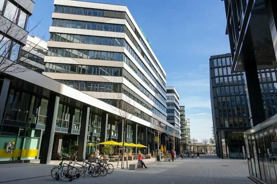 Commerce de détail dans Istres à vendre - Photo du bâtiment - Image 2 de 3