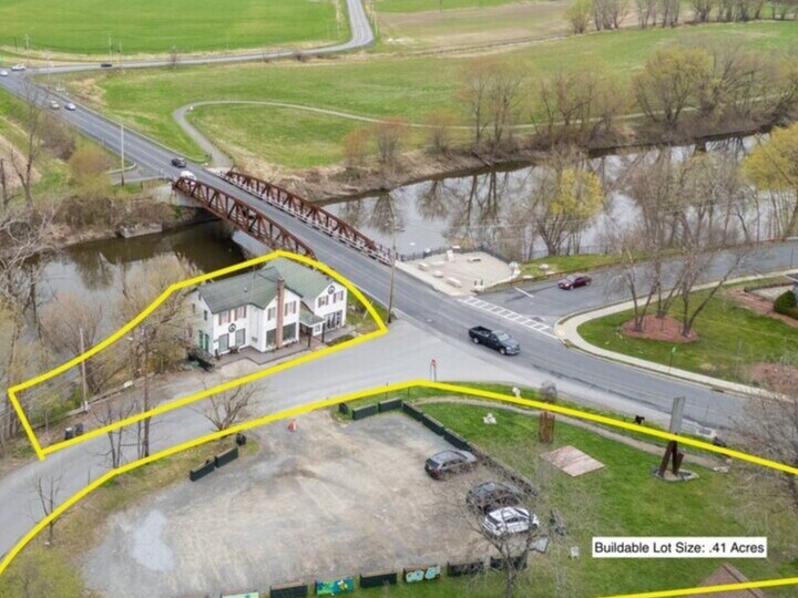 1 Water St, New Paltz, NY à vendre - Photo du bâtiment - Image 3 de 27