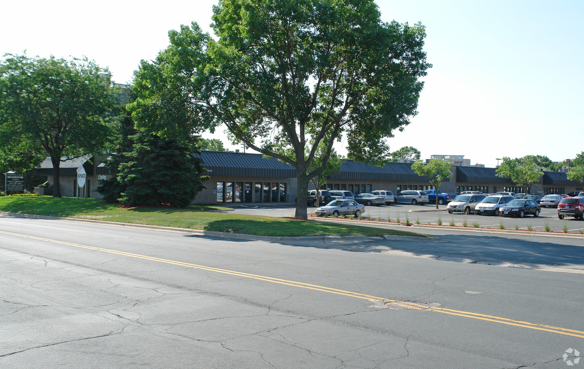 5221-5247 Edina Industrial Blvd, Edina, MN for sale Building Photo- Image 1 of 1