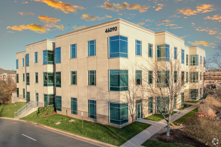 46090 Lake Center Plz, Sterling, VA for lease - Primary Photo - Image 2 of 22