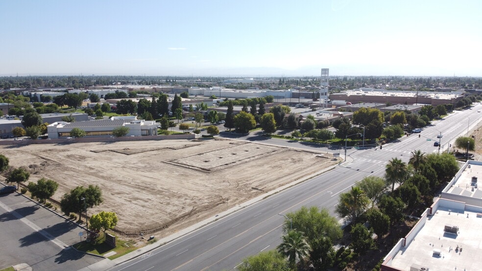 8702 Harris Rd, Bakersfield, CA à louer - Aérien - Image 3 de 7