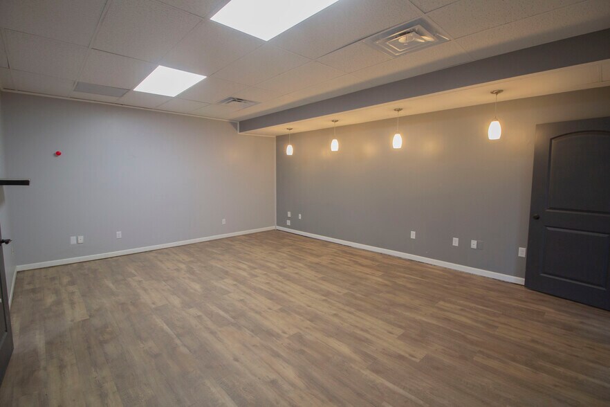 108 S Main St, Plainwell, MI à louer - Photo du bâtiment - Image 3 de 6