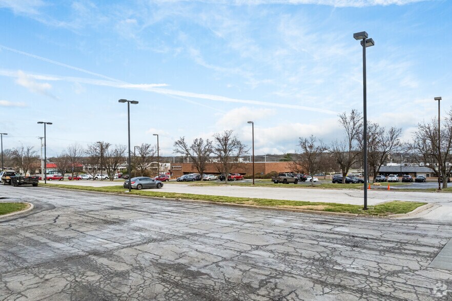 10553 Metcalf Ave, Overland Park, KS à louer - Photo du bâtiment - Image 2 de 18