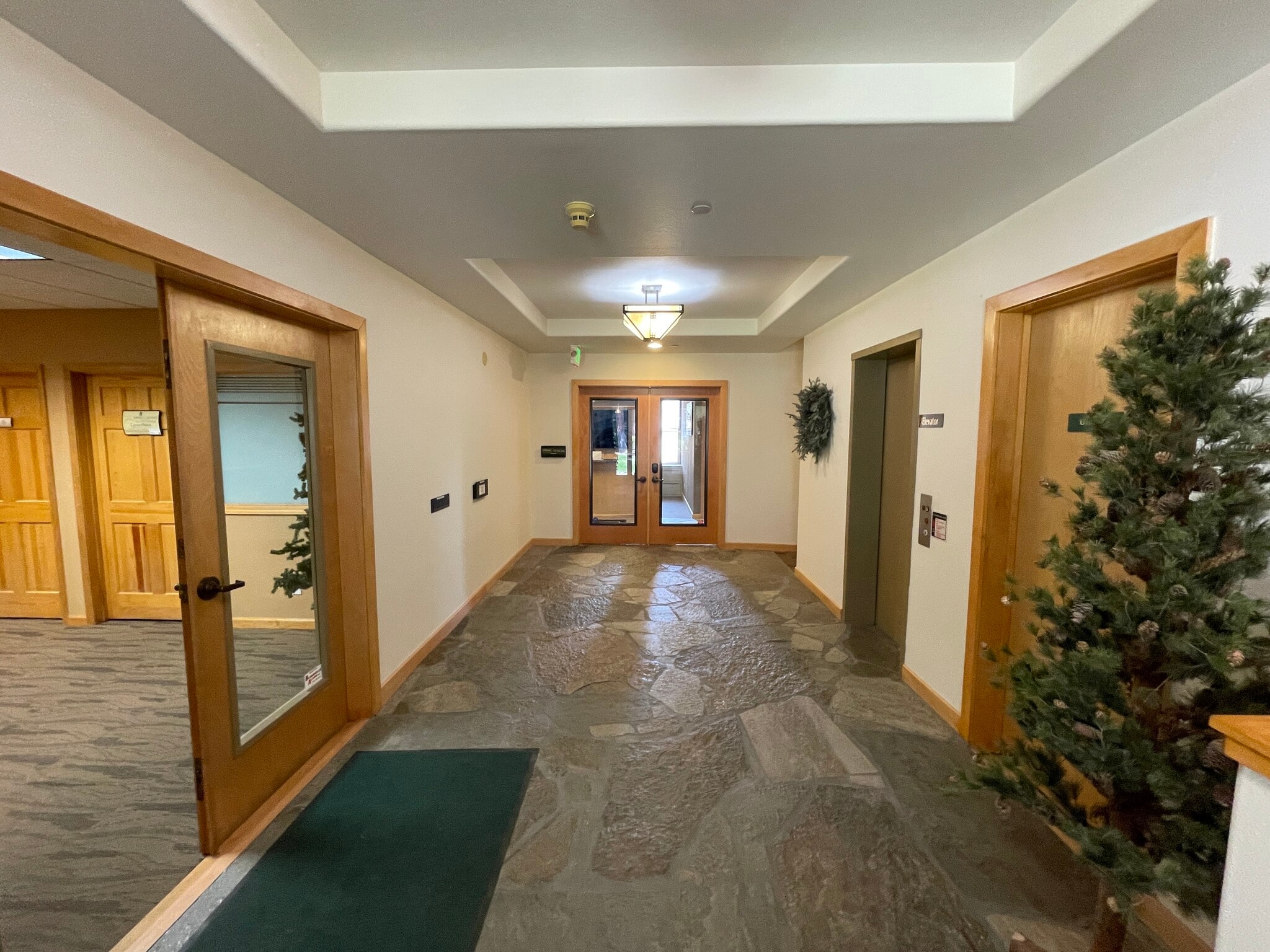 937 Tahoe Blvd, Incline Village, NV à louer Hall d’entrée- Image 1 de 12