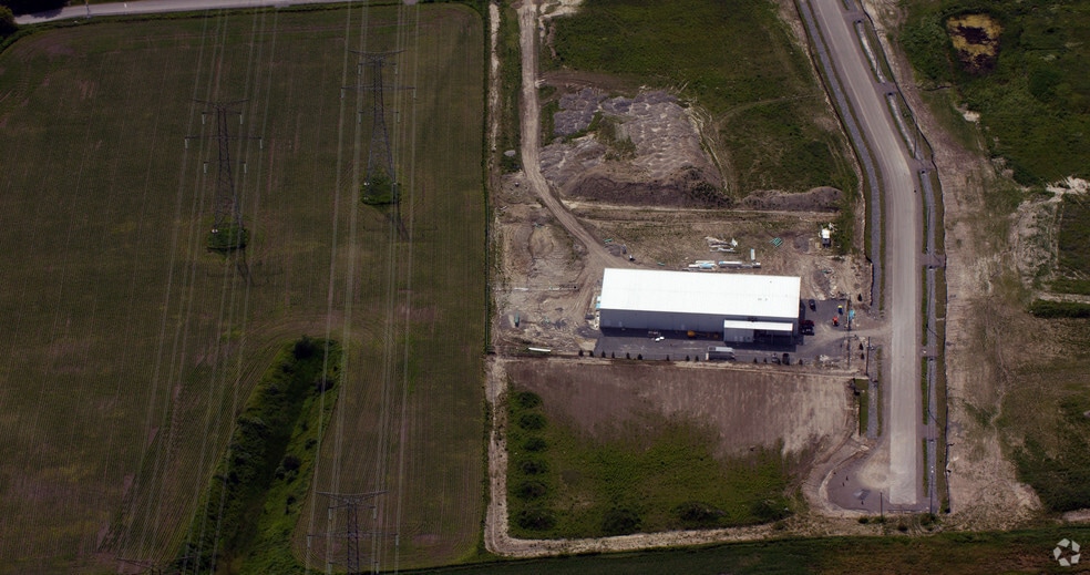 685 Lake Rd, Bowmanville, ON for sale - Primary Photo - Image 1 of 1