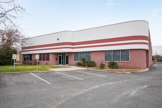 Plus de détails pour 41 Keyland Ct, Bohemia, NY - Industriel à louer