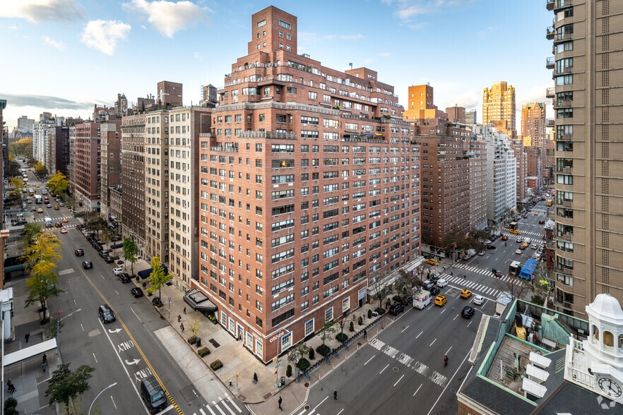 165 E 72nd St, New York, NY for lease - Primary Photo - Image 1 of 9