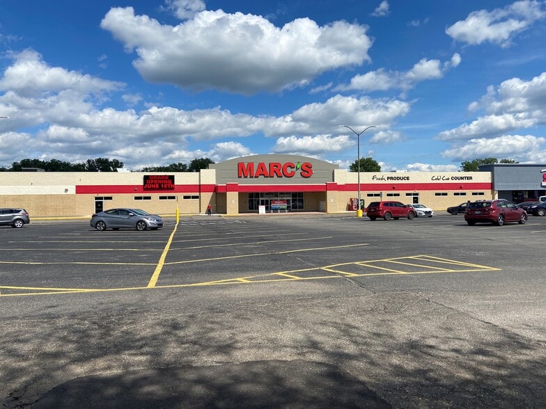 241 N Wooster Rd, Barberton, OH for lease - Building Photo - Image 1 of 6